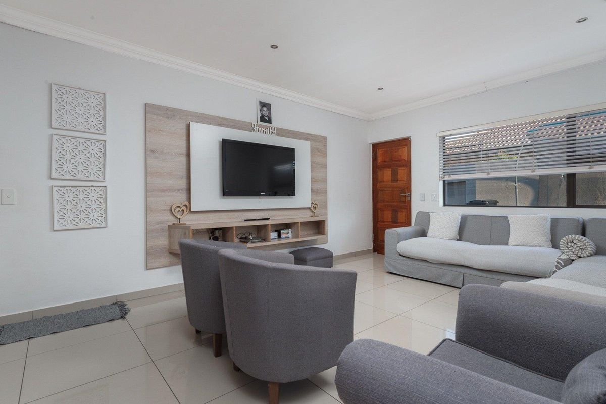 Spacious, Modern Living in a Low-Maintenance Home - Photo 2