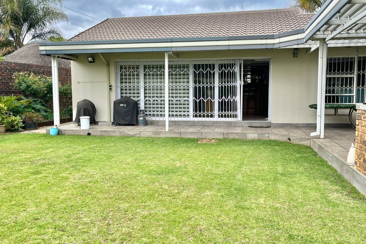 WELL KEPT PROPERTY IN THE HEART OF SUNWARDPARK!!! - Photo 2