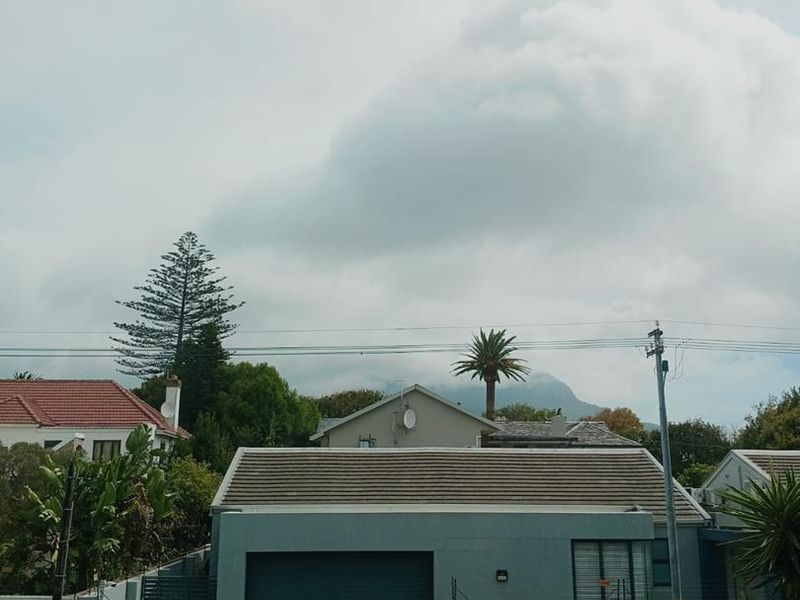 Large Furnished Bedroom with En-suite Bathroom (HOUSE SHARE) - Photo 8