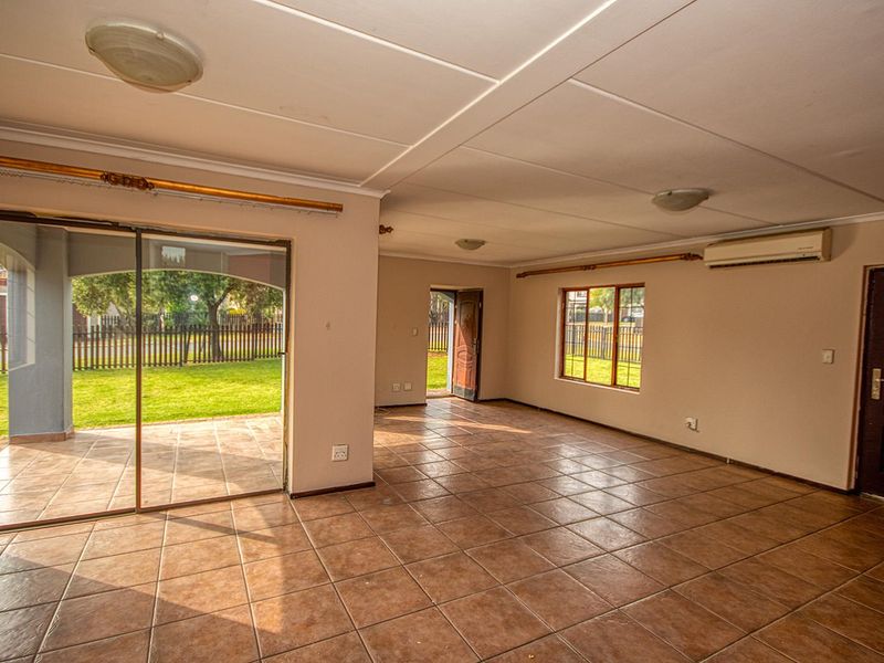 3 bed Meyersig corner stand family home! - Photo 9