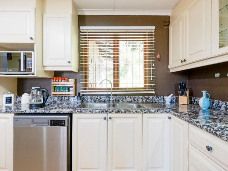 Prime location family home - Photo 4