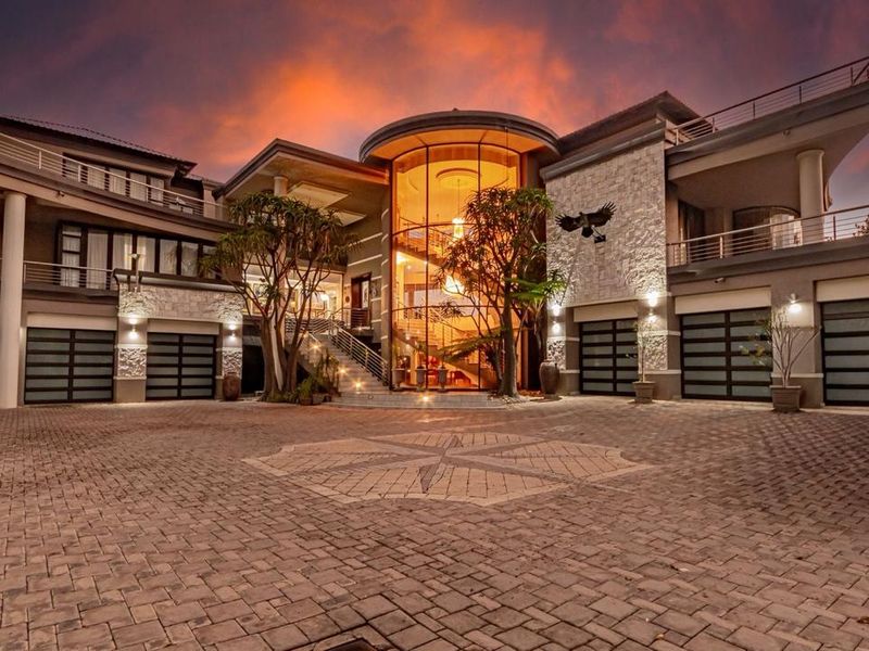 Meyersdal Eco Estate's most extraordinary residence where Elegance, Comfort and Sophisticated living reaches its zenith. - Photo 2