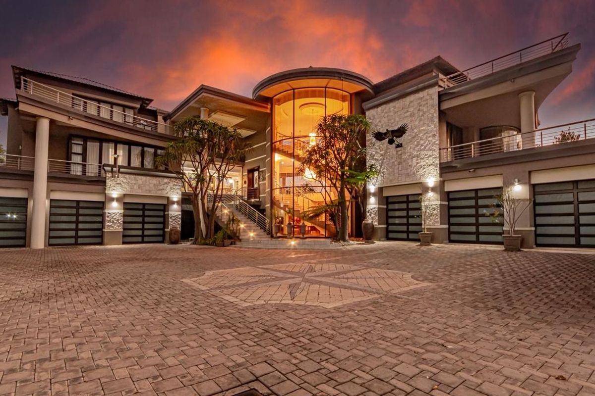 Meyersdal Eco Estate's most extraordinary residence where Elegance, Comfort and Sophisticated living reaches its zenith. - Photo 2