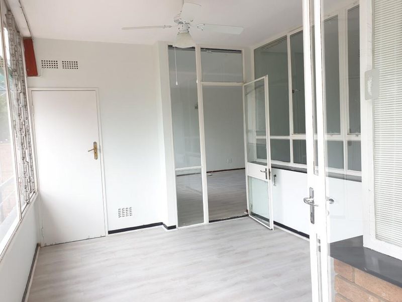 2 BEDROOM APARTMENT TO RENT IN BENMORE - Photo 3