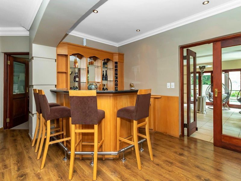 Classical family home in tranquil Kyalami Estate - Photo 9