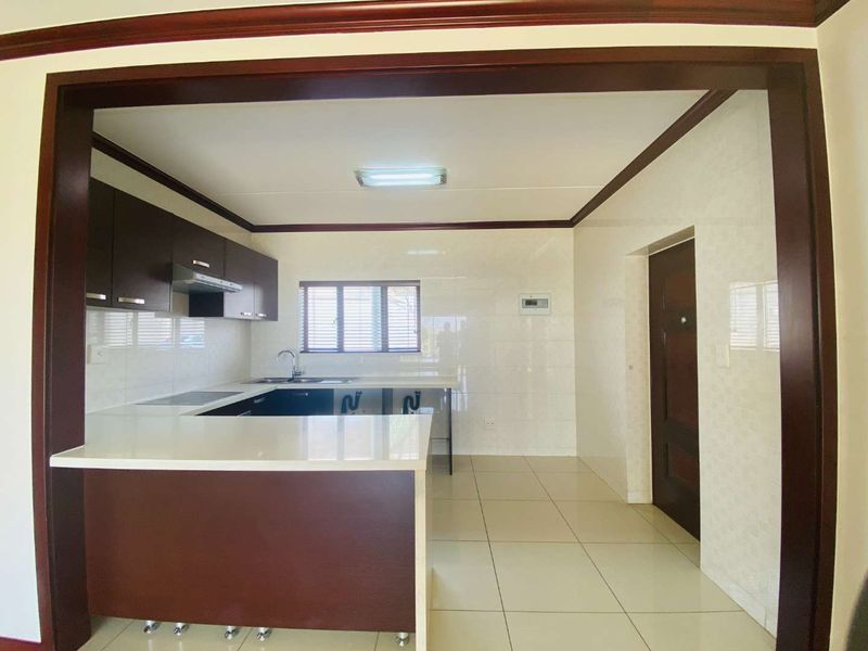 A Lovely 2 Bedroom Apartment for Sale in Summerset - Photo 4