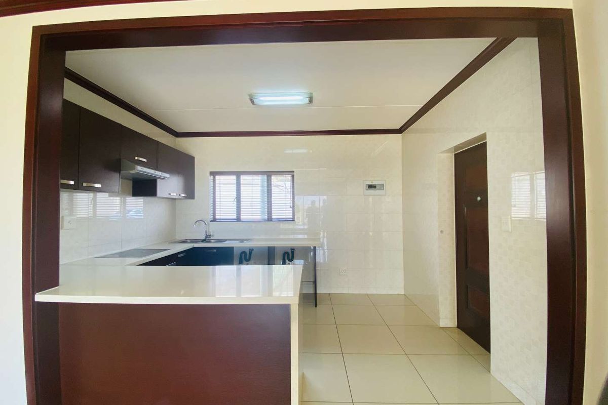 A Lovely 2 Bedroom Apartment for Sale in Summerset - Photo 4