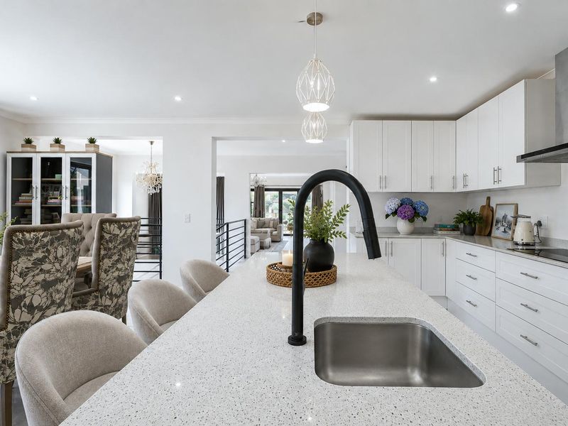 A Sophisticated Residence for the Modern Family - Photo 8