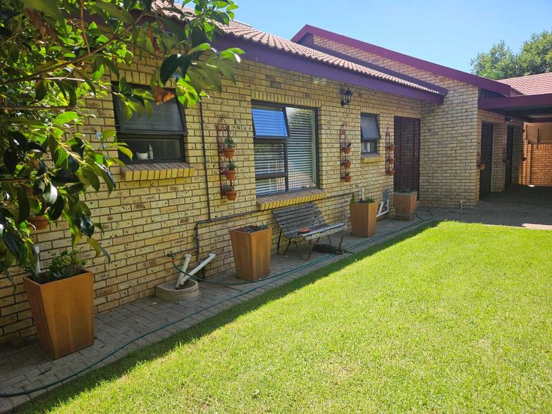 Modern Lock-up and go - Photo 3