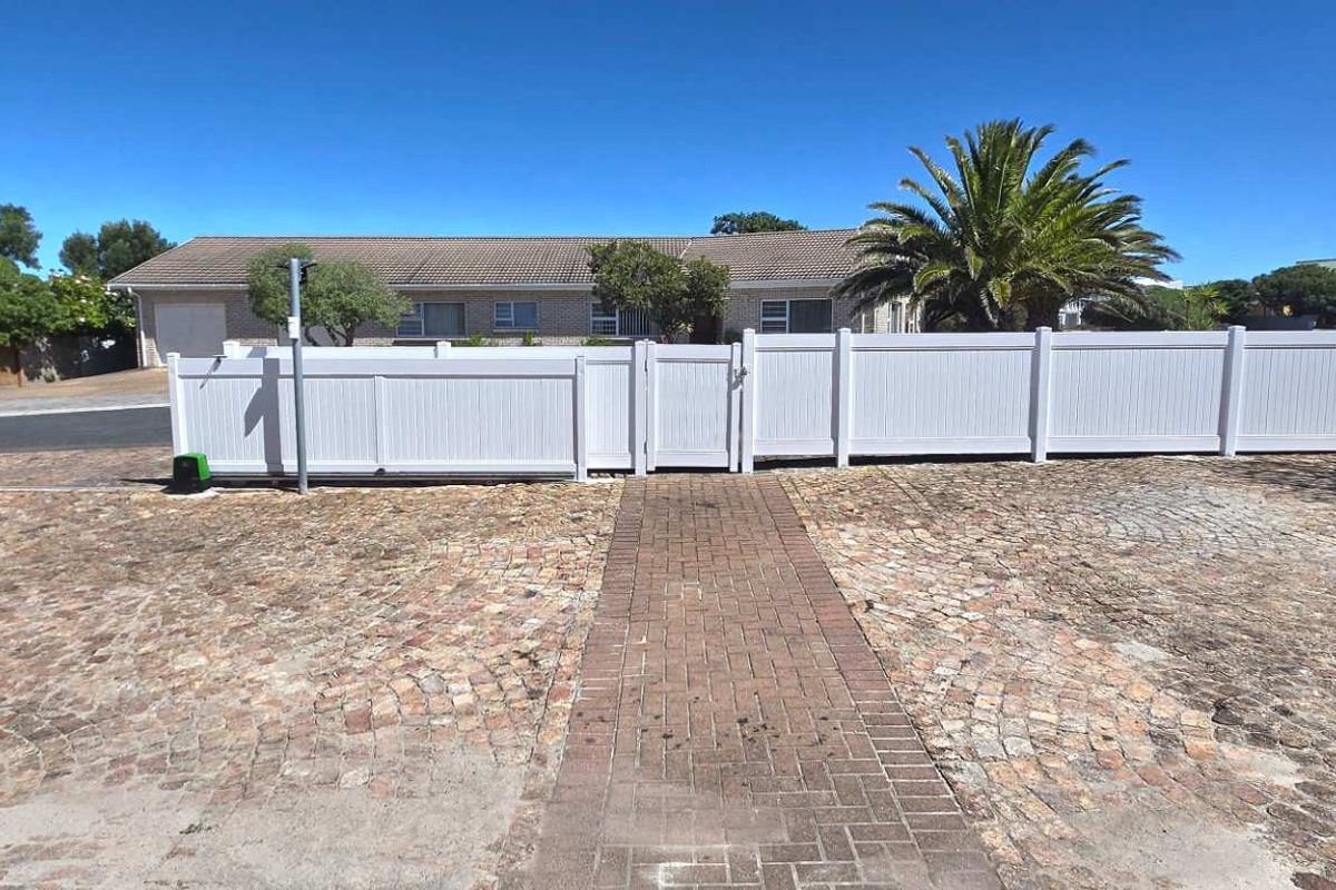 Spacious Kleinbaai Corner Home with Dual Living and Rental Potential - Photo 3