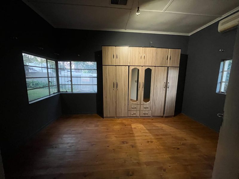 Charming 2-Bedroom Home with 1-Bedroom Flat – Great Investment Opportunity! - Photo 9