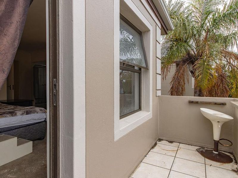 Step Into This Cozy And Open Plan Duplex, Where Every Detail is Designed For Comfort - Photo 9