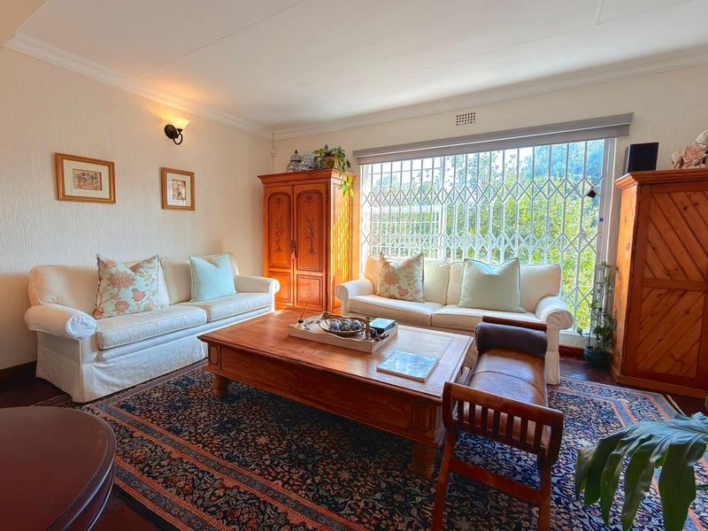 Sophisticated 3‐Bedroom Duplex Offering Exceptional Privacy, Character, and Modern Outdoor Living - Photo 9