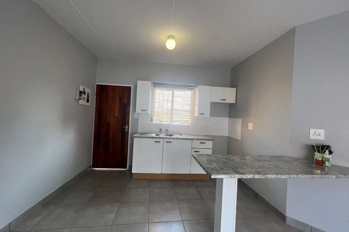 Stunning newly renovated ground floor apartment with a tenant is up for Sale - Photo 4