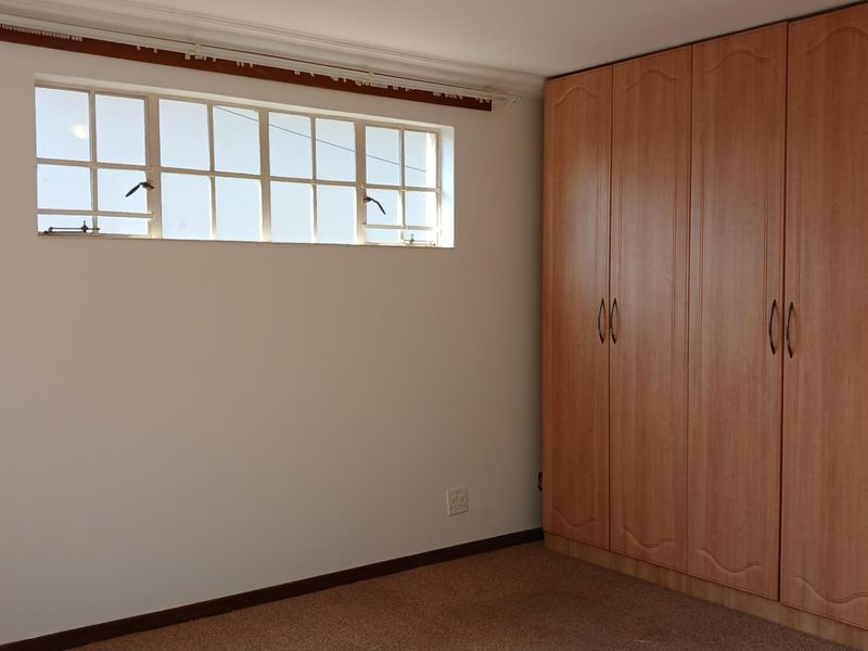 Spacious, Sunny 1 Bed Garden Flat to Let in Paulshof - Photo 6
