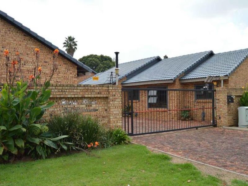Lovely Cluster for Sale in Brackenhurst - Photo 1