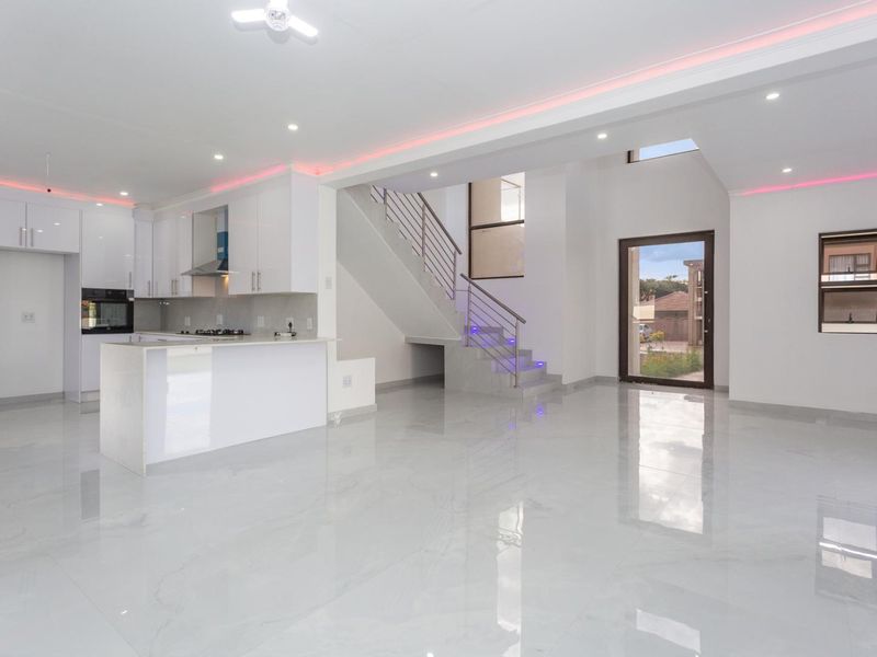 A Luxurious 5 Bed Home for Sale in Thorn Fields Estate - Photo 5