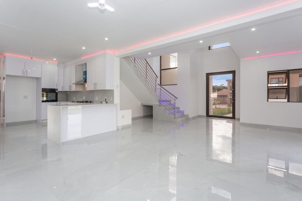 A Luxurious 5 Bed Home for Sale in Thorn Fields Estate - Photo 5
