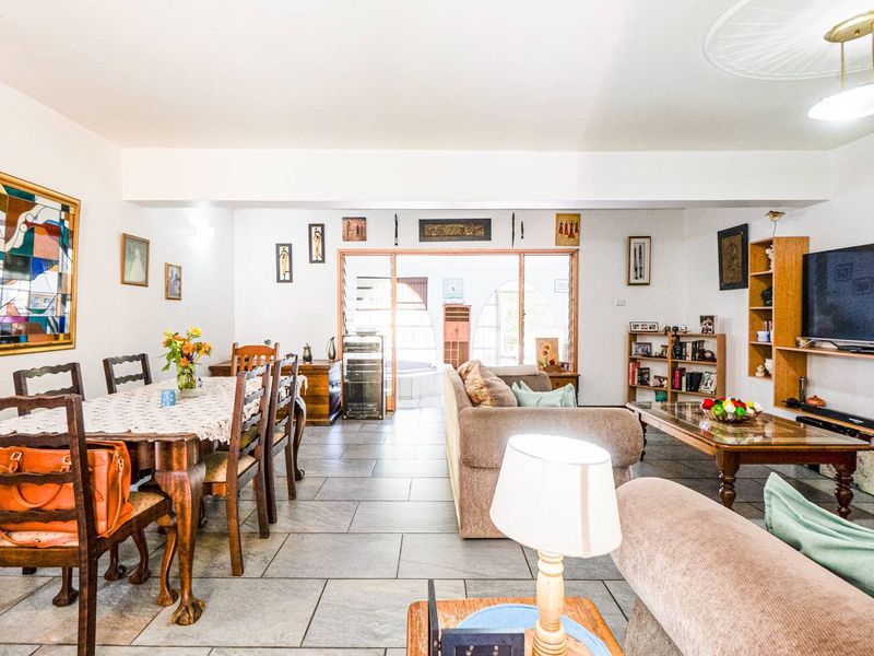 Pet friendly spacious home - Photo 6