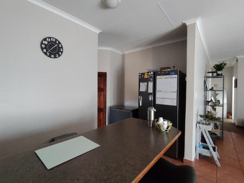 NEAT 2 BEDR 2 BATHR DUET IN HIGHVELD - Photo 6