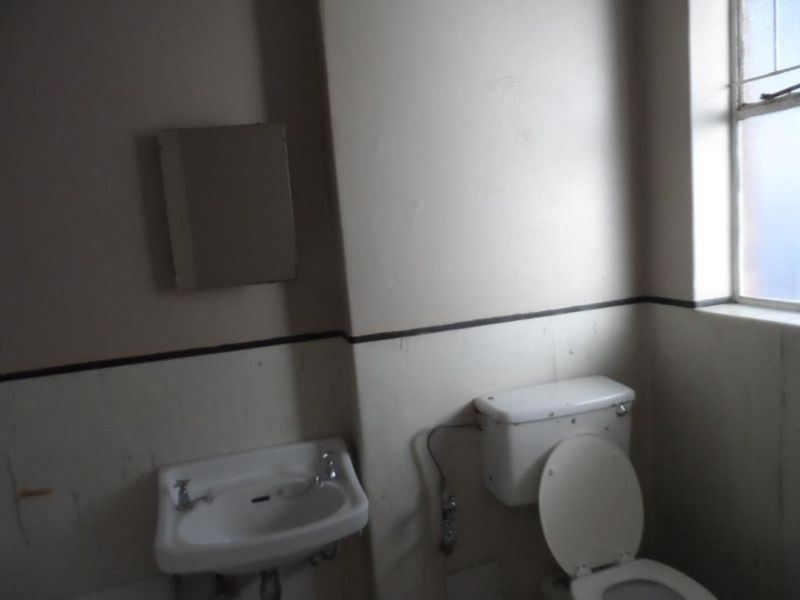 BACHELOR FLAT TO RENT IN ARCADIA - Photo 8