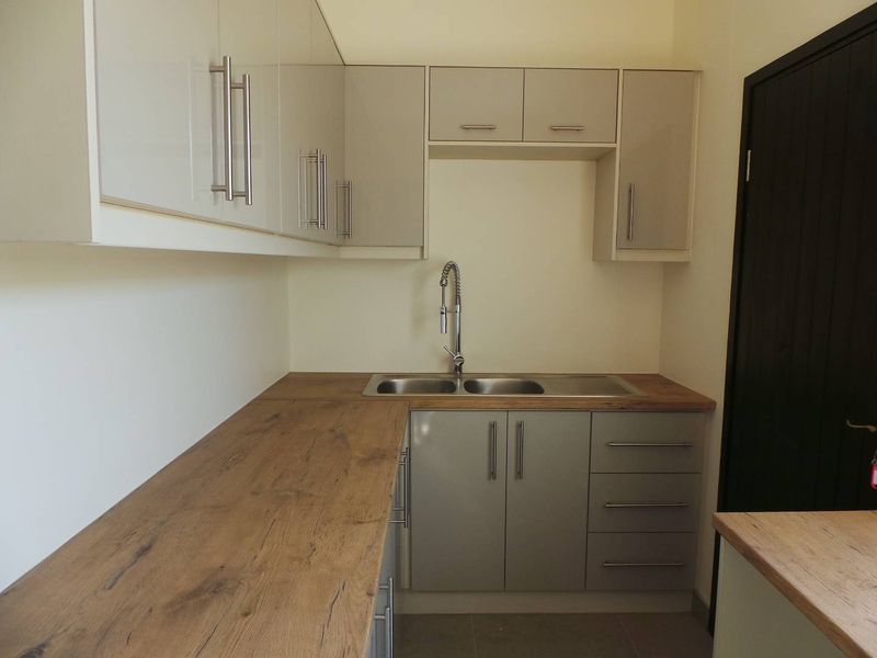 Flat Complex offering 6 Duplex 4 bedroom Town Houses good neighbourhood - Photo 4