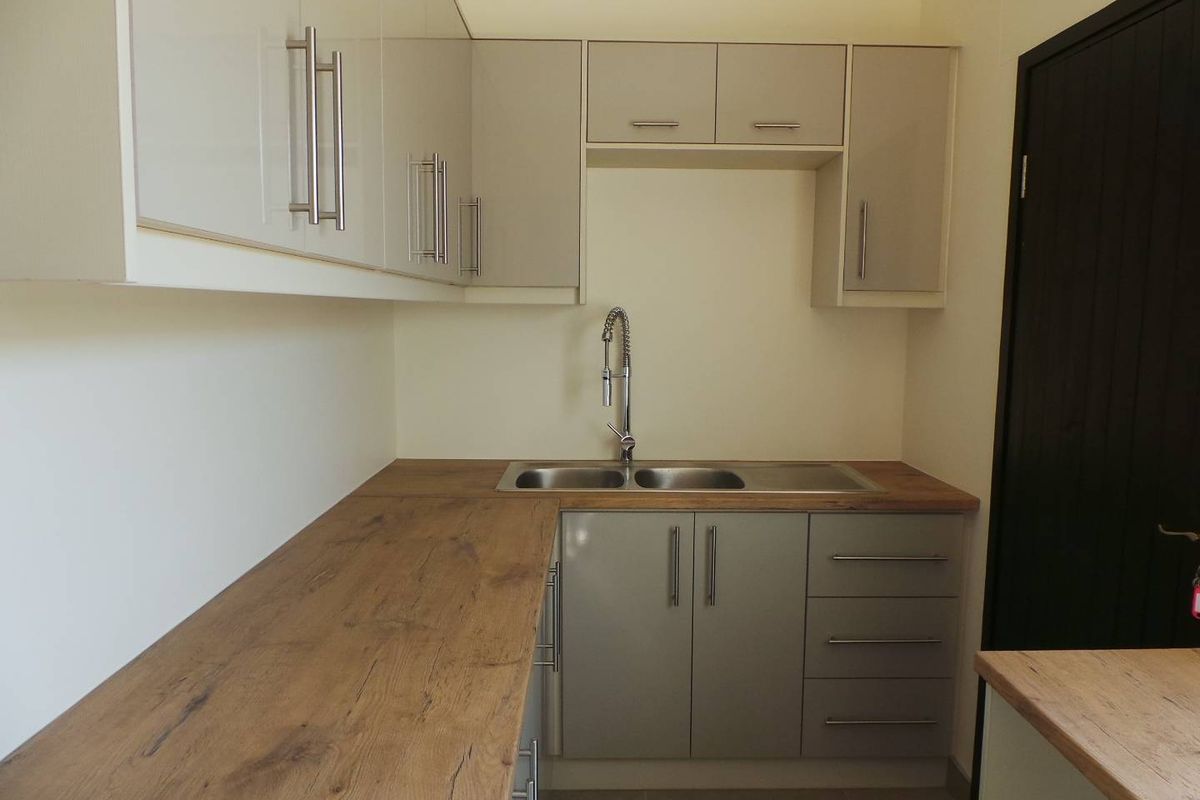 Flat Complex offering 6 Duplex 4 bedroom Town Houses good neighbourhood - Photo 4