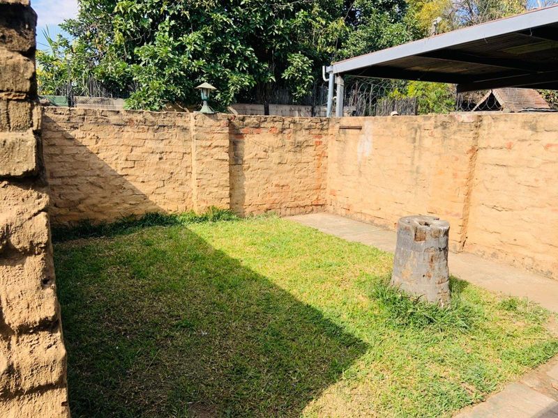 Charming 1 Bedroom Garden Cottage - Photo 8