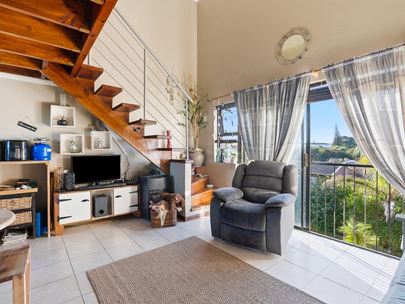 Charming Loft-Style Apartment - Photo 3