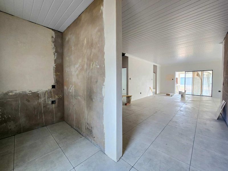 A prime, newly built home designed to satisfy the most discerning buyer. - Photo 9