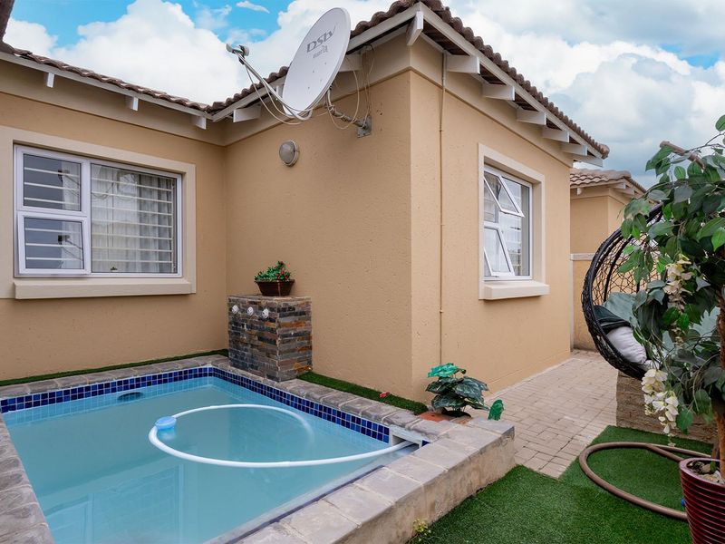 Modern, Move-In Ready 3 Bedroom Home in a Secure Estate in Pomona - Photo 5