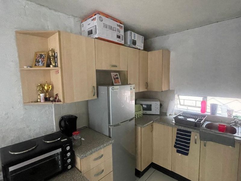 Cozy Bachelor Unit - Photo 3