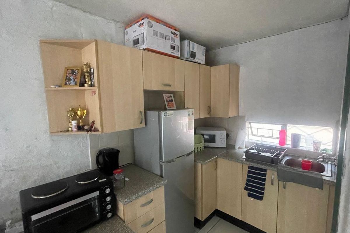 Cozy Bachelor Unit - Photo 3