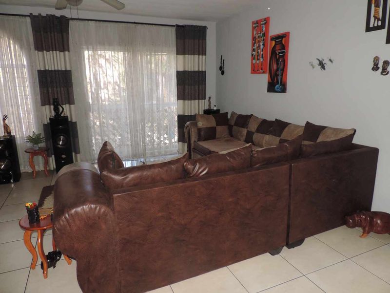 Magnificent 2 bedroomed townhouse in Southcrest - Photo 3