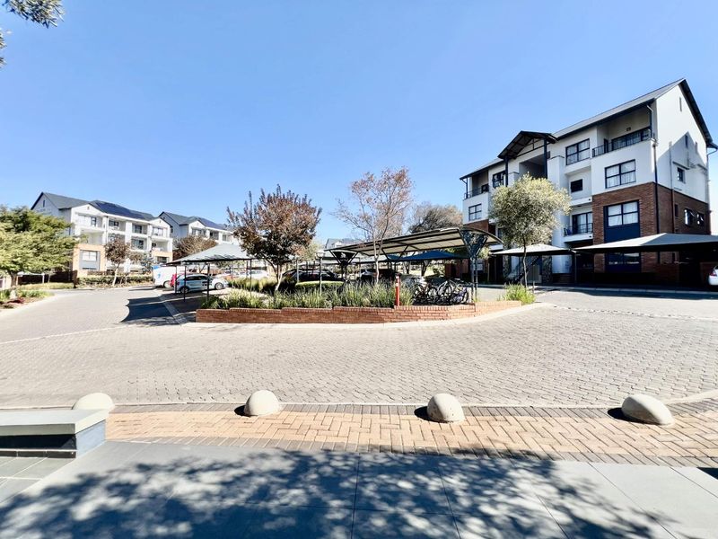 Move-In Ready Luxury Apartment in Linbro Park Sandton - Photo 2