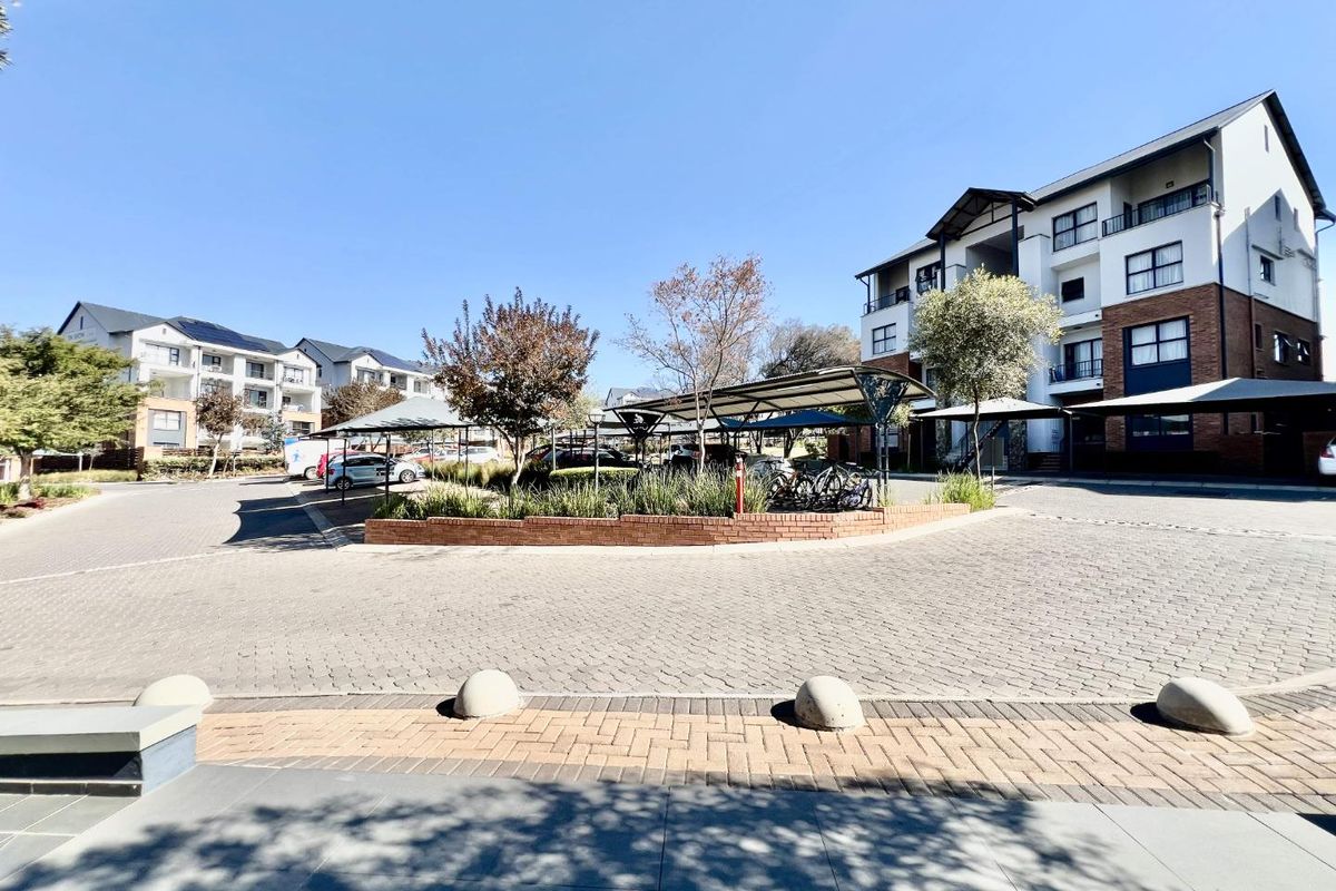 Move-In Ready Luxury Apartment in Linbro Park Sandton - Photo 2