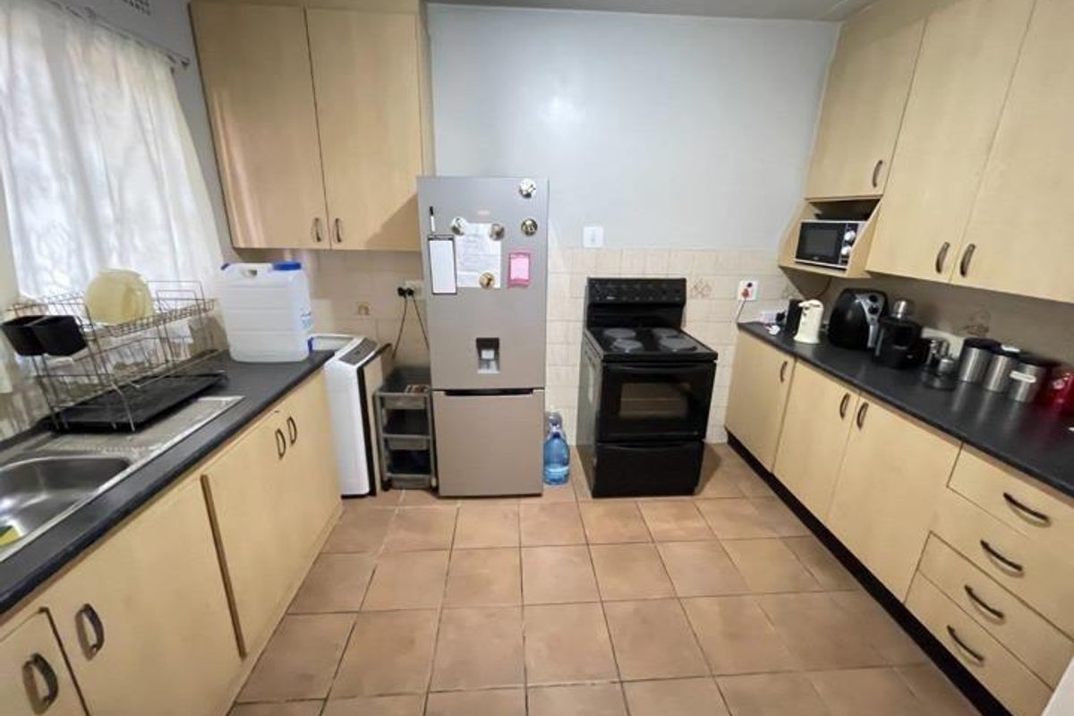 Ground-Floor Comfort in a Secure, Well-Located Complex - Photo 3