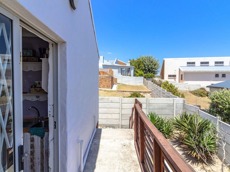 Not your average Coastal Cottage - Photo 8