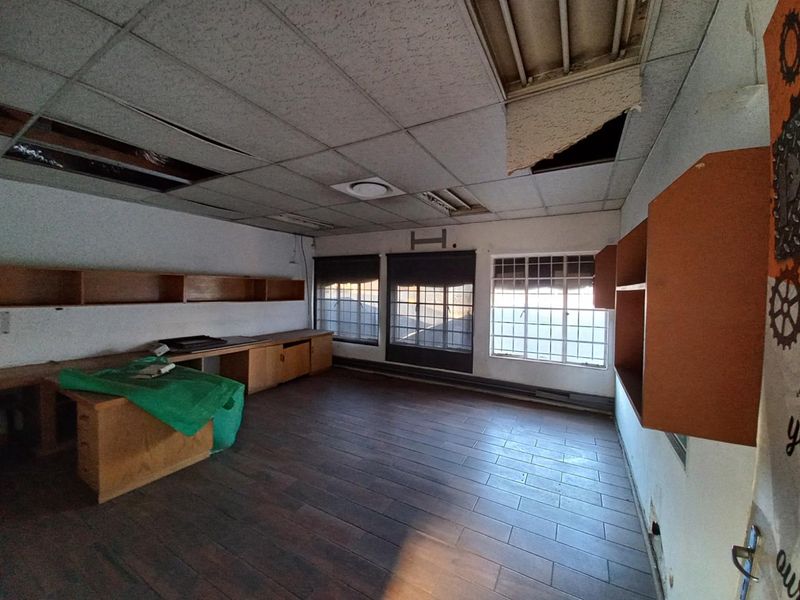 3 018m2 Warehouse To Let in Wadeville - Photo 3