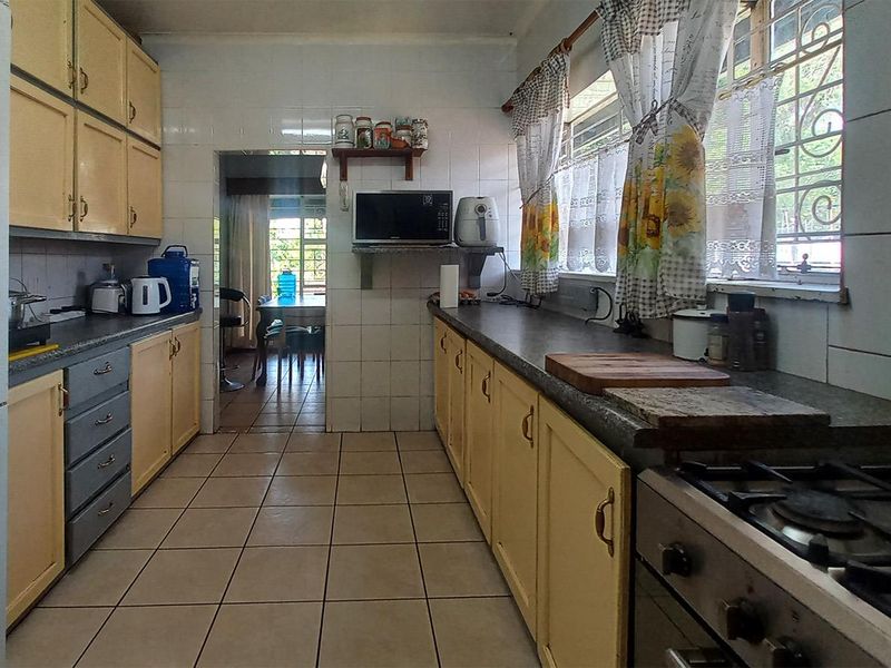 Spacious 3/4-Bedroom Family Home in Secure Boomed-Off Area in Edleen - Photo 10