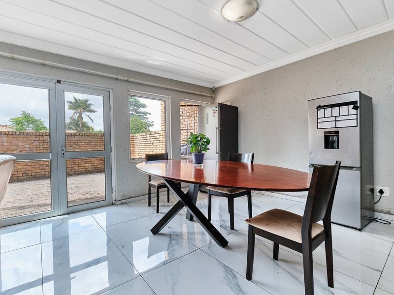 Your 3 bed, 2 bath Ferndale Dream Townhouse Awaits! - Photo 3