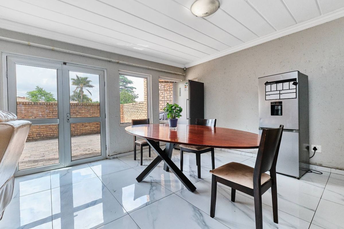 Your 3 bed, 2 bath Ferndale Dream Townhouse Awaits! - Photo 3