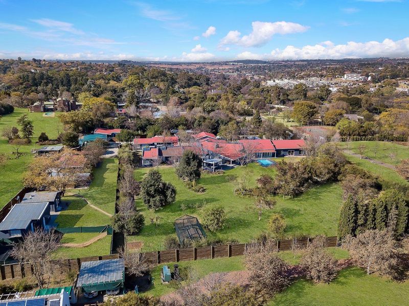 ADMIRABLE FAMILY HOME IN A QUIET AND CONVENIENT LOCATION, OOZING CHARACTER, AND CHARM WITH A MODERN STYLE - Photo 2