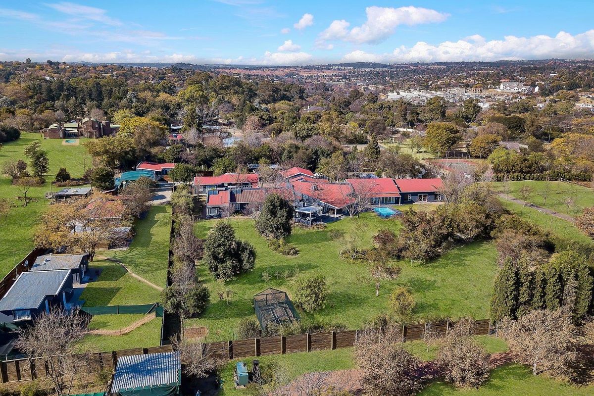 ADMIRABLE FAMILY HOME IN A QUIET AND CONVENIENT LOCATION, OOZING CHARACTER, AND CHARM WITH A MODERN STYLE - Photo 2