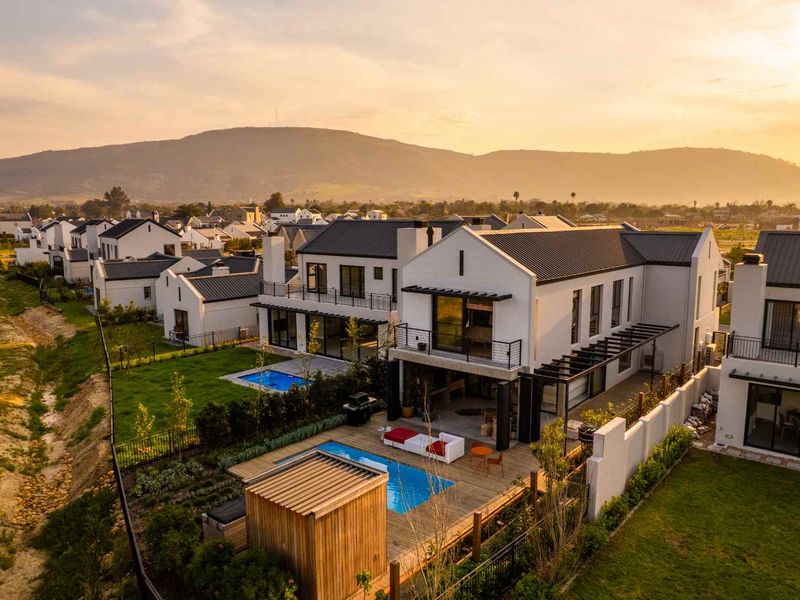 A Distinctive Nature-Inspired Home in the Sought-After Paarl Valleij Lifestyle Estate & Farm - Photo 2