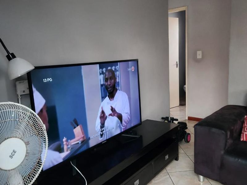 Charming Family Home with Income Potential in iLitha Park, Khayelitsha - Photo 10