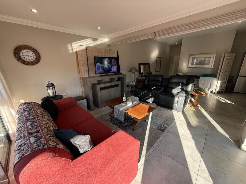 Stylish 3-Bedroom Semi-Detached Duplex with Private Garden and Modern Finishes - Photo 8