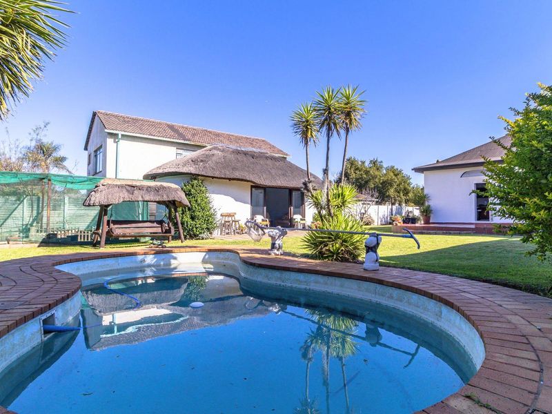 Immaculate Family Oasis with Pool and Lapa - Photo 1