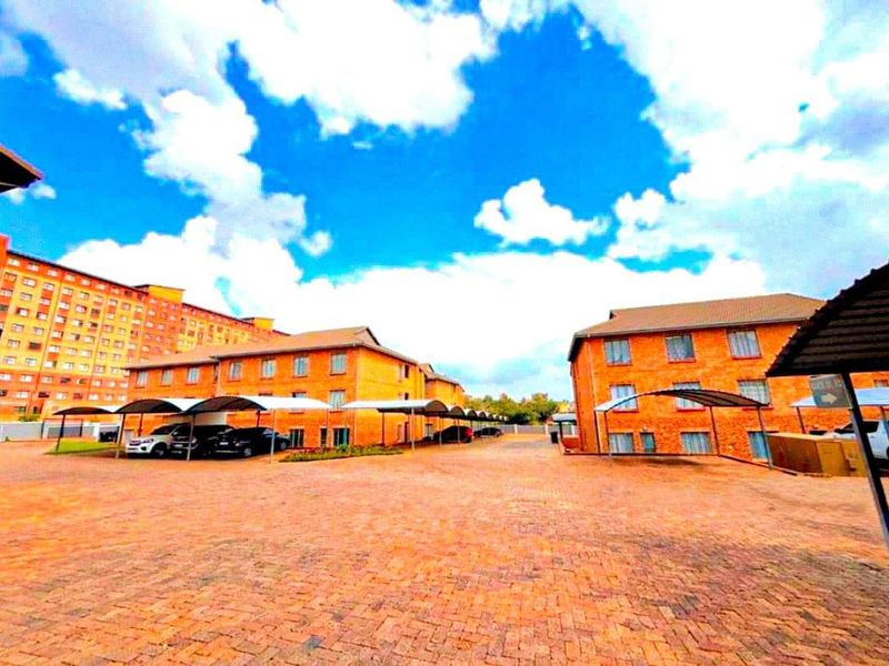 Well maintained ground floor Unit for first time home buyers - Photo 2