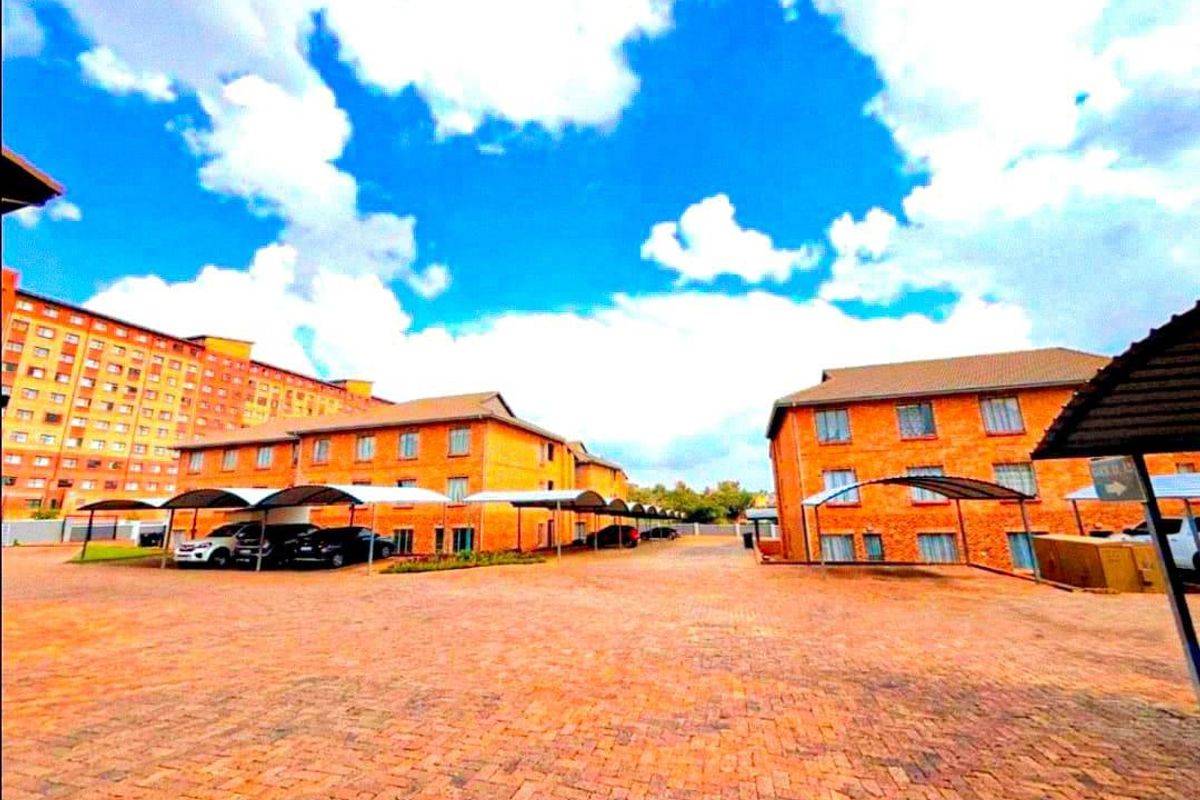 Well maintained ground floor Unit for first time home buyers - Photo 2